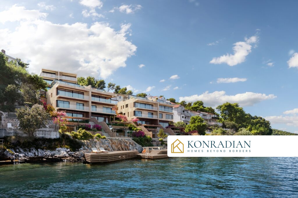 Luxury duplex apartment in the first row to the sea in an excellent location
