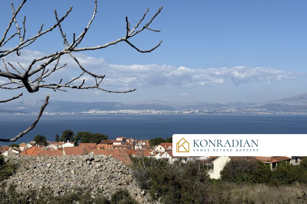 House with sea view and garden