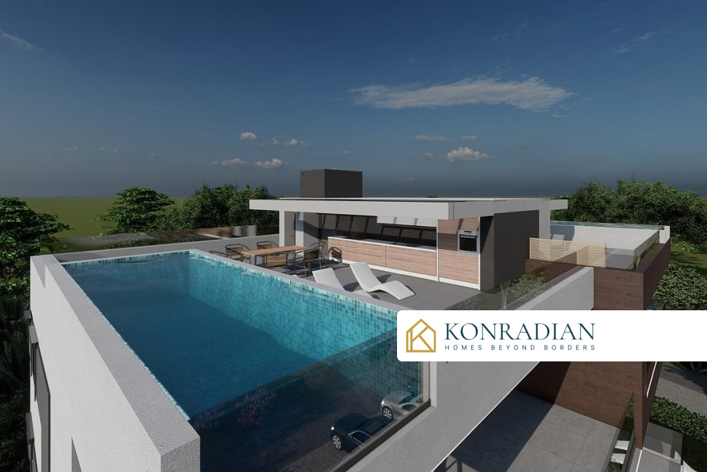 Penthouse with pool and rooftop terrace near the sea