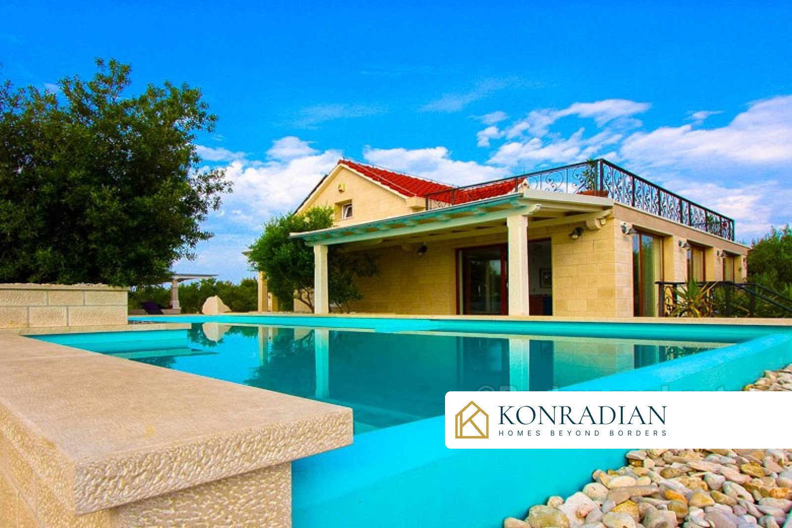 Beautiful villa with breathtaking view of the sea